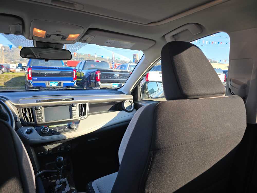 Thumbnail: 2018 Toyota RAV4 - 14