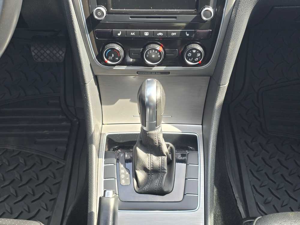 Thumbnail: 2014 Volkswagen Passat - 13