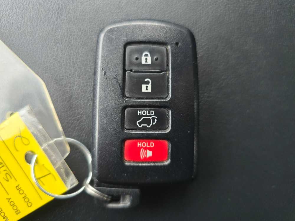 Thumbnail: 2015 Toyota RAV4 - 21