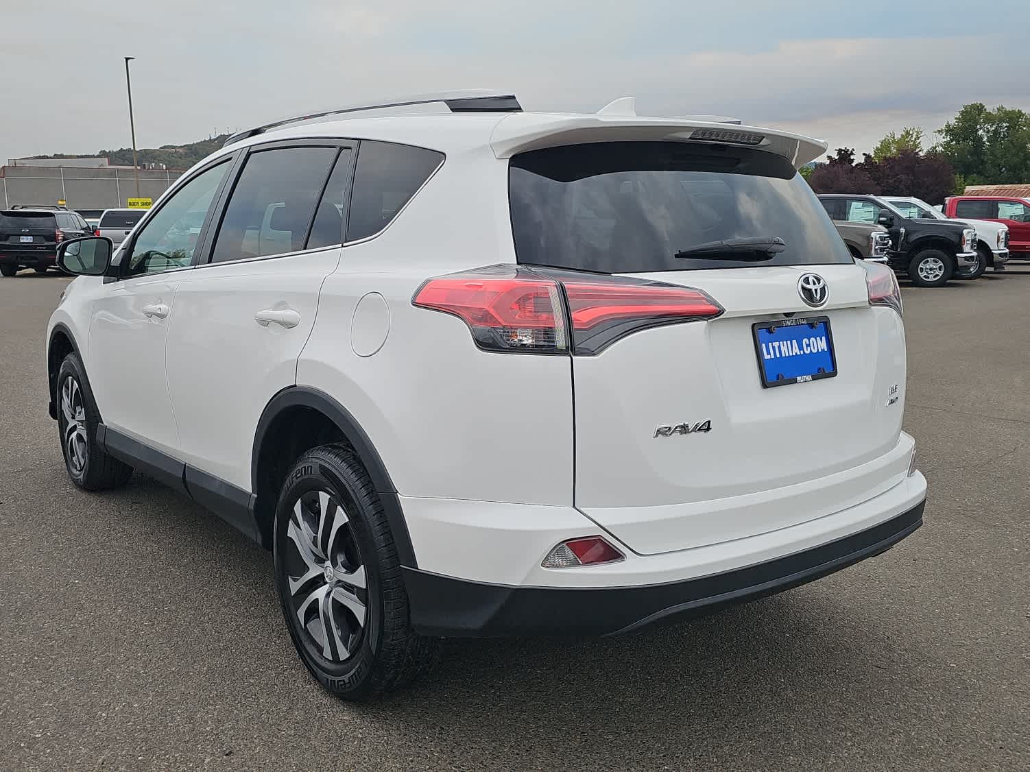 Thumbnail: 2018 Toyota RAV4 - 3
