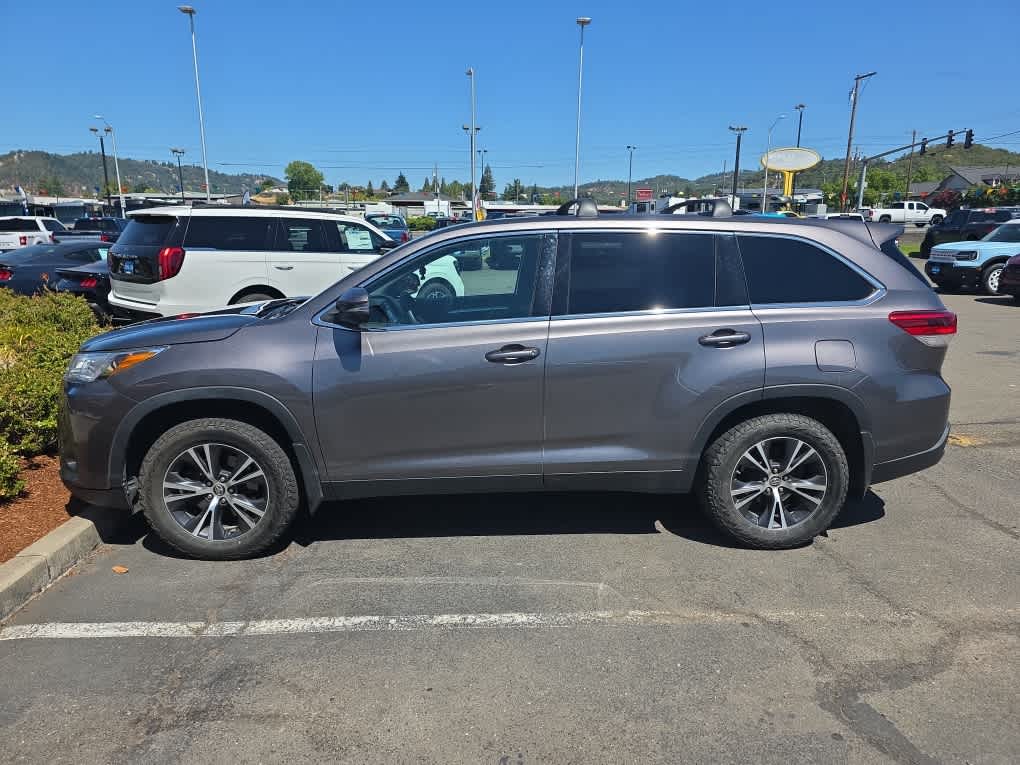 Thumbnail: 2019 Toyota Highlander - 2