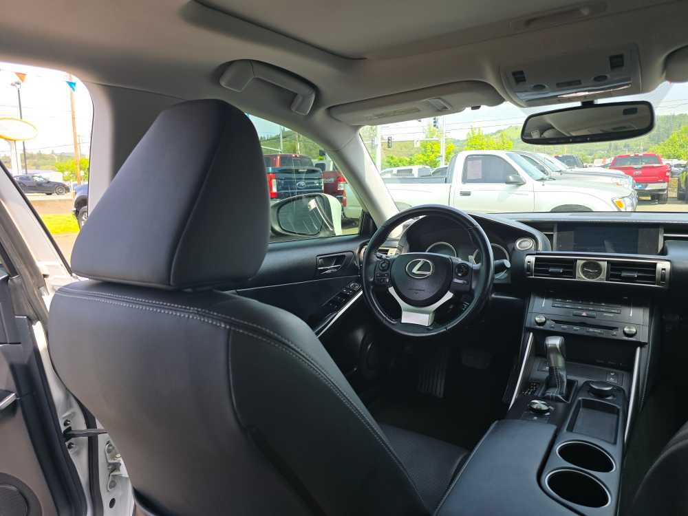 Thumbnail: 2015 Lexus IS - 10