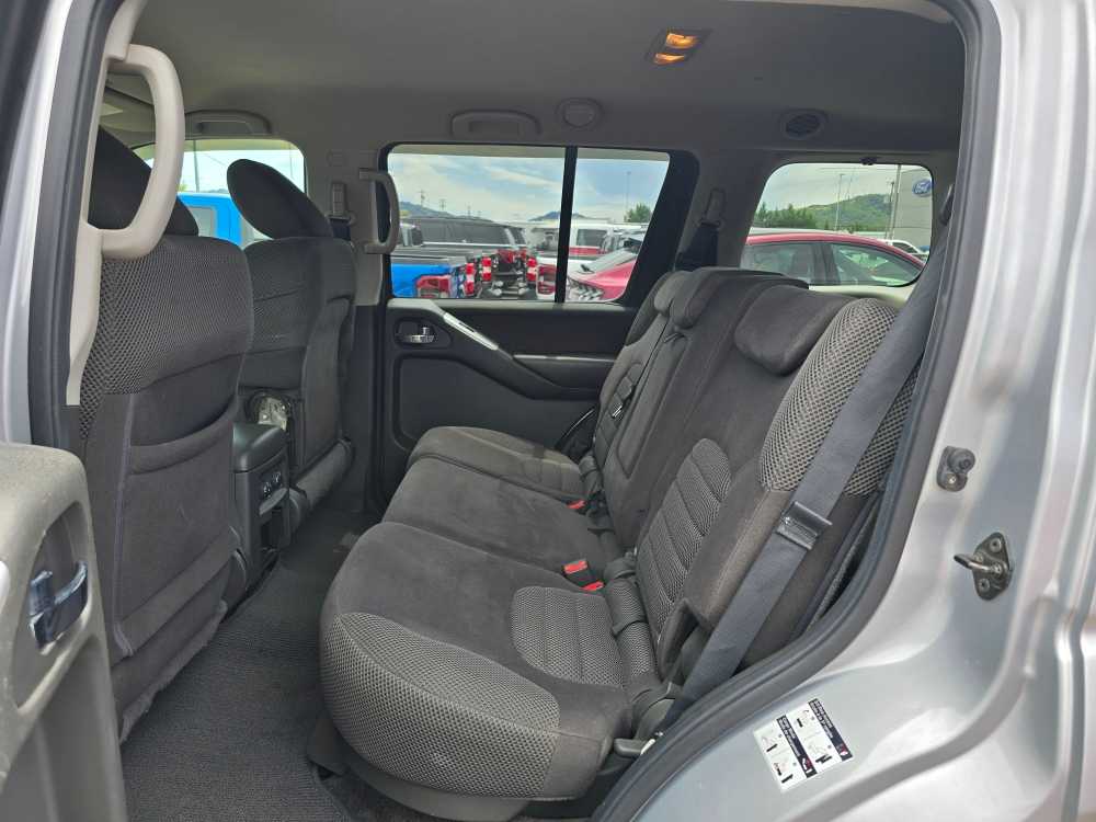 2011 Nissan Pathfinder SV 16