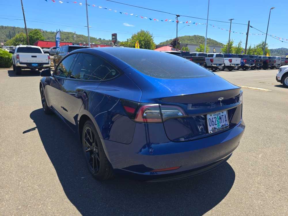 Thumbnail: 2021 Tesla Model 3 - 9