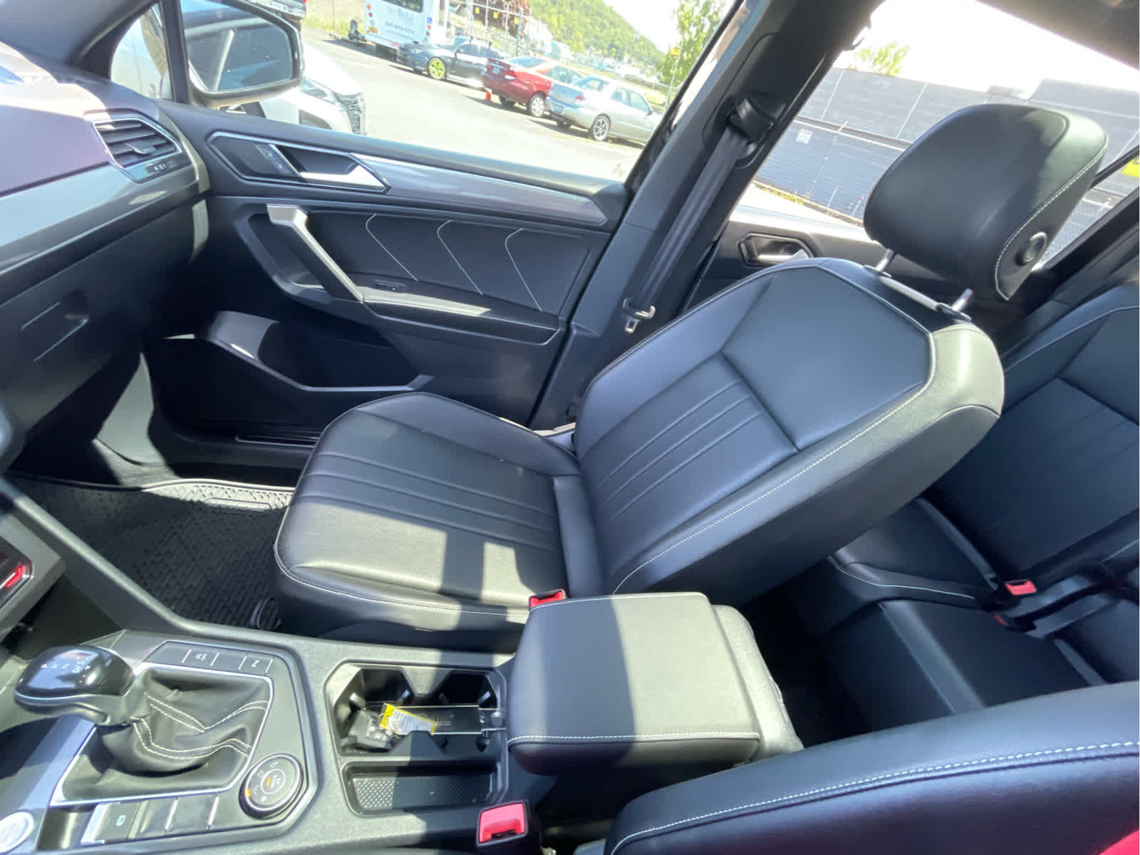 Thumbnail: 2022 Volkswagen Tiguan - 12