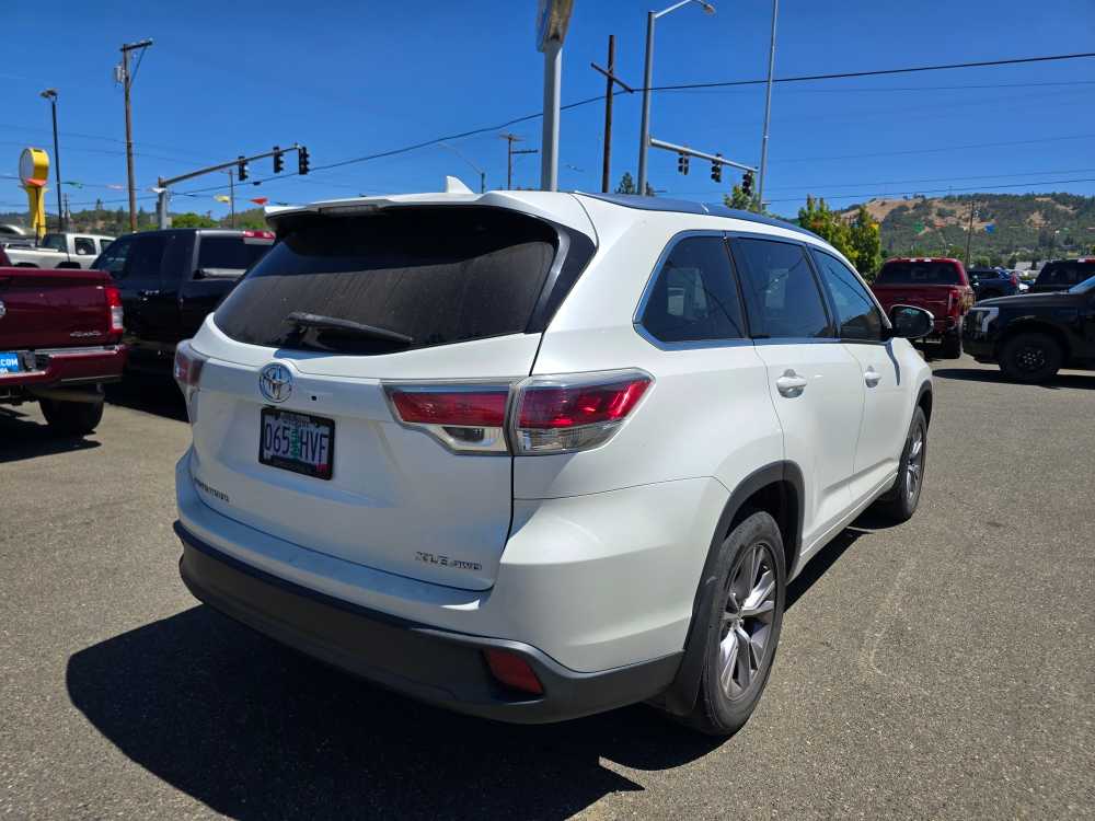 Thumbnail: 2015 Toyota Highlander - 3
