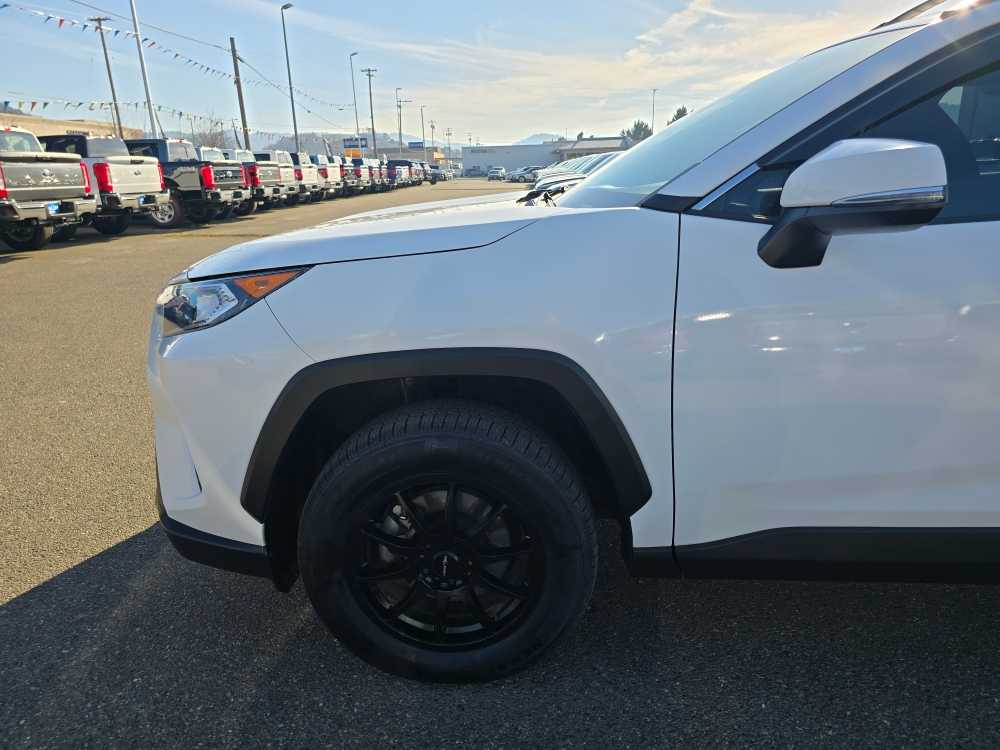 Thumbnail: 2021 Toyota RAV4 - 18