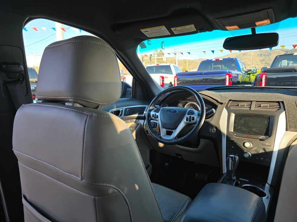 Thumbnail: 2015 Ford Explorer - 10