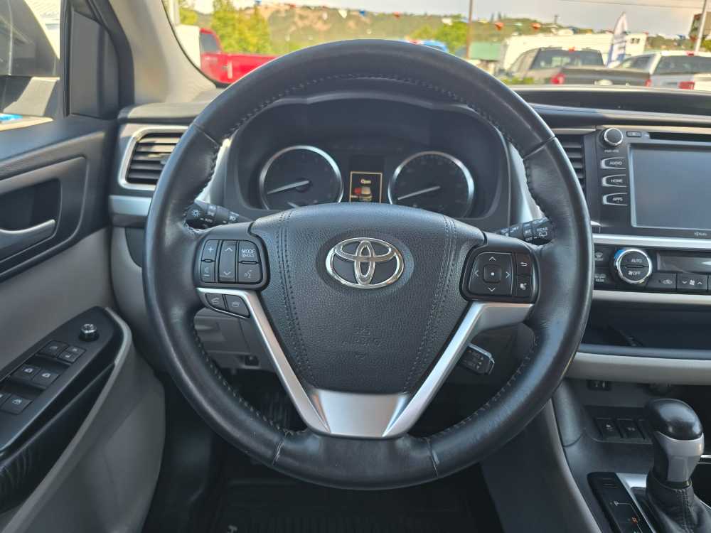 Thumbnail: 2015 Toyota Highlander - 11