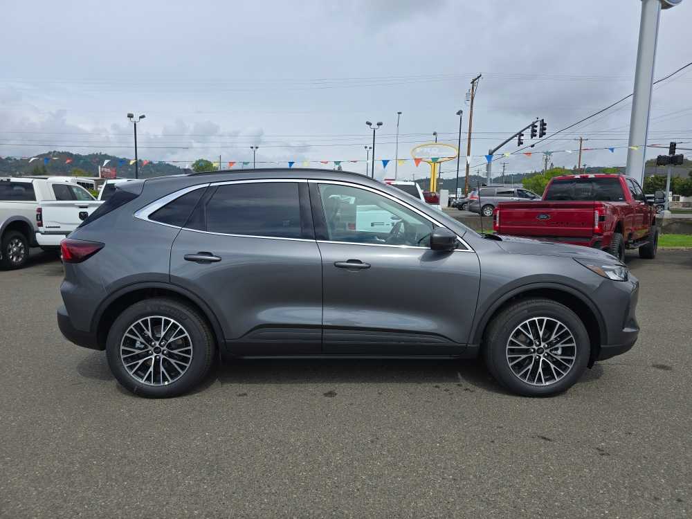 Thumbnail: 2025 Ford Escape - 6