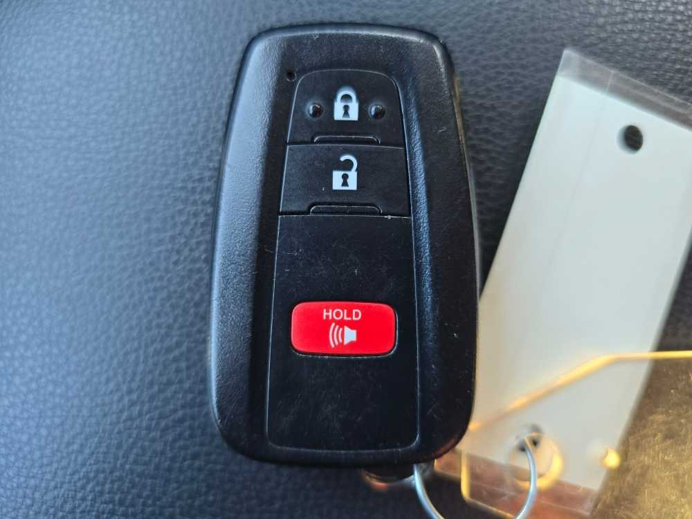 Thumbnail: 2021 Toyota RAV4 - 21