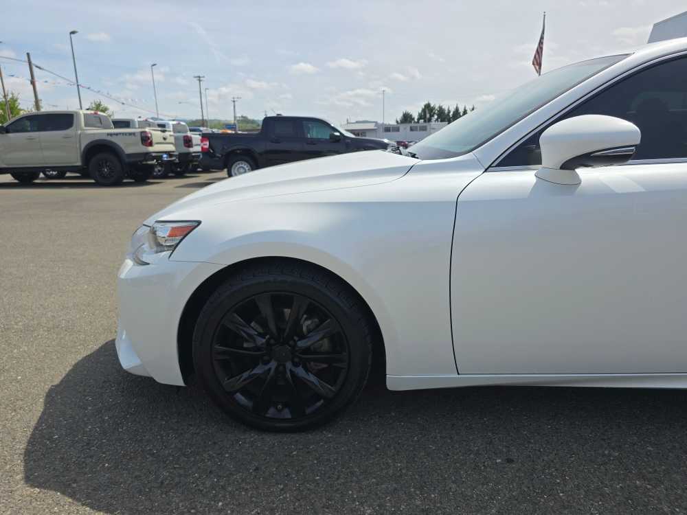 Thumbnail: 2015 Lexus IS - 18