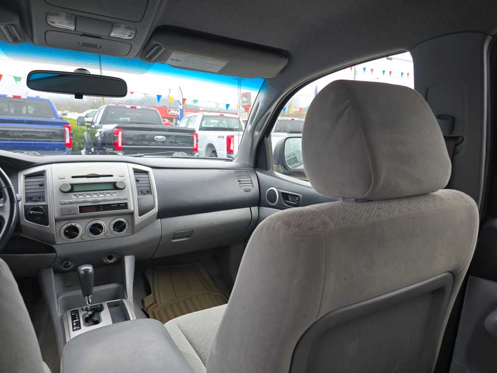 Thumbnail: 2006 Toyota Tacoma - 15