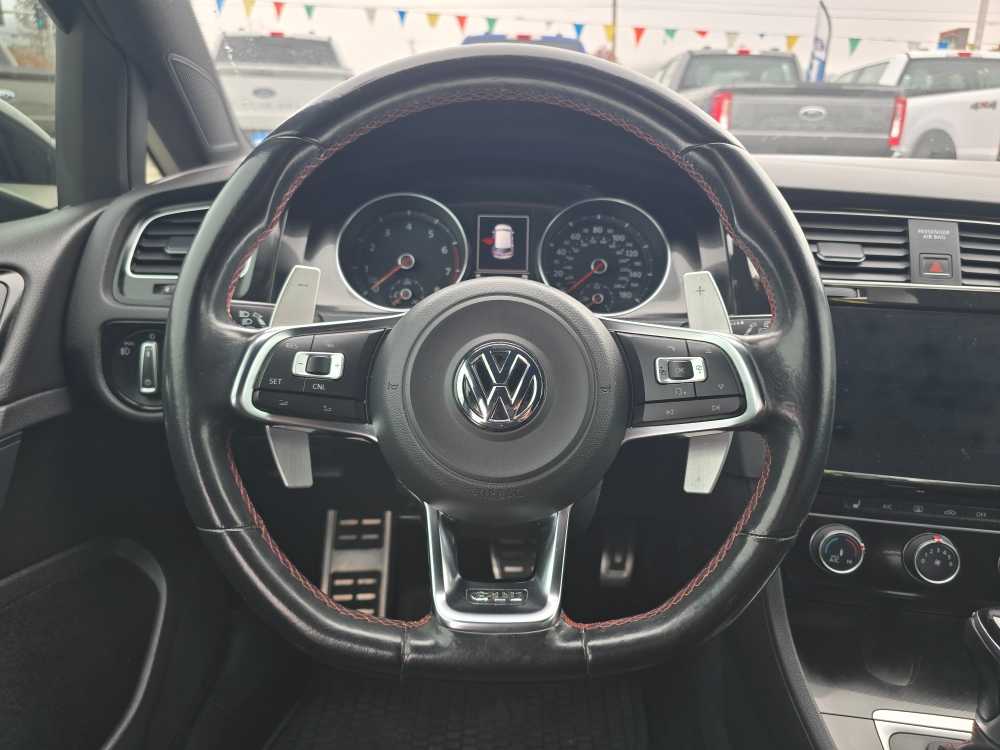 Thumbnail: 2016 Volkswagen Golf - 11