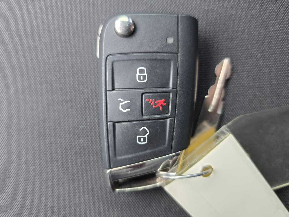 Thumbnail: 2016 Volkswagen Golf - 21