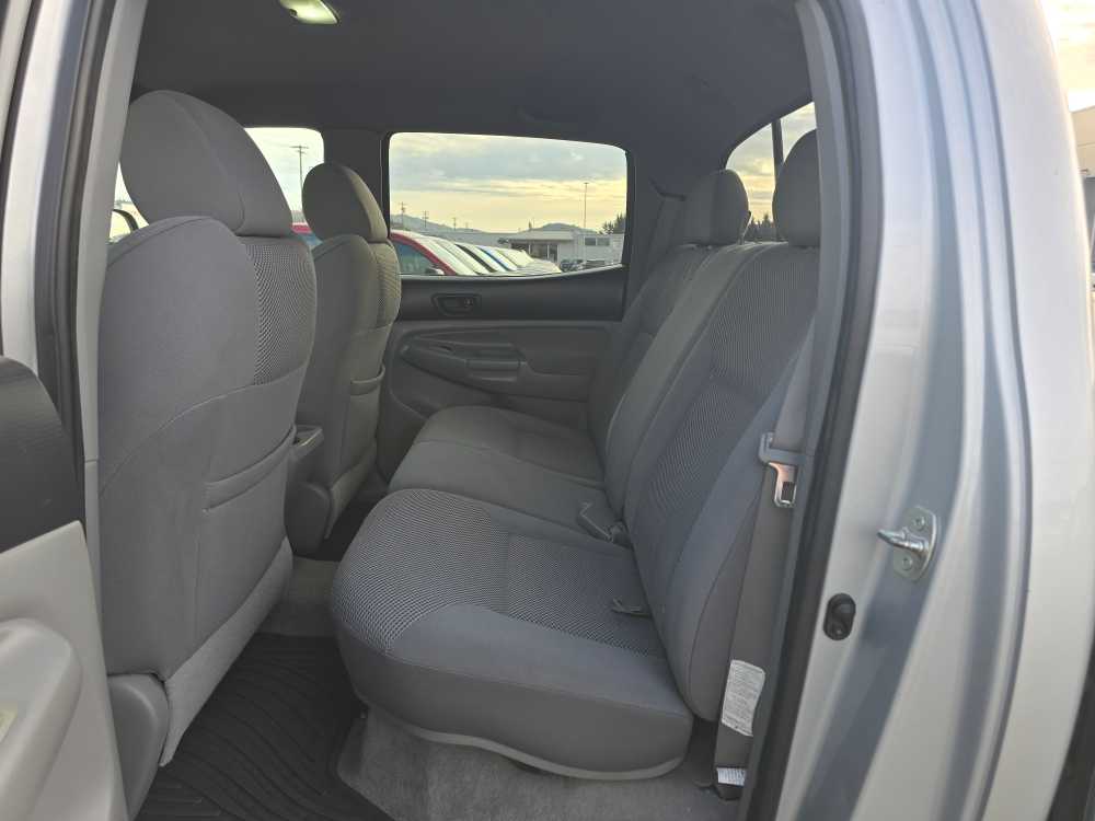 Thumbnail: 2005 Toyota Tacoma - 16