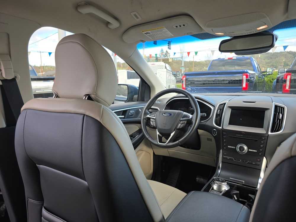 Thumbnail: 2019 Ford Edge - 10