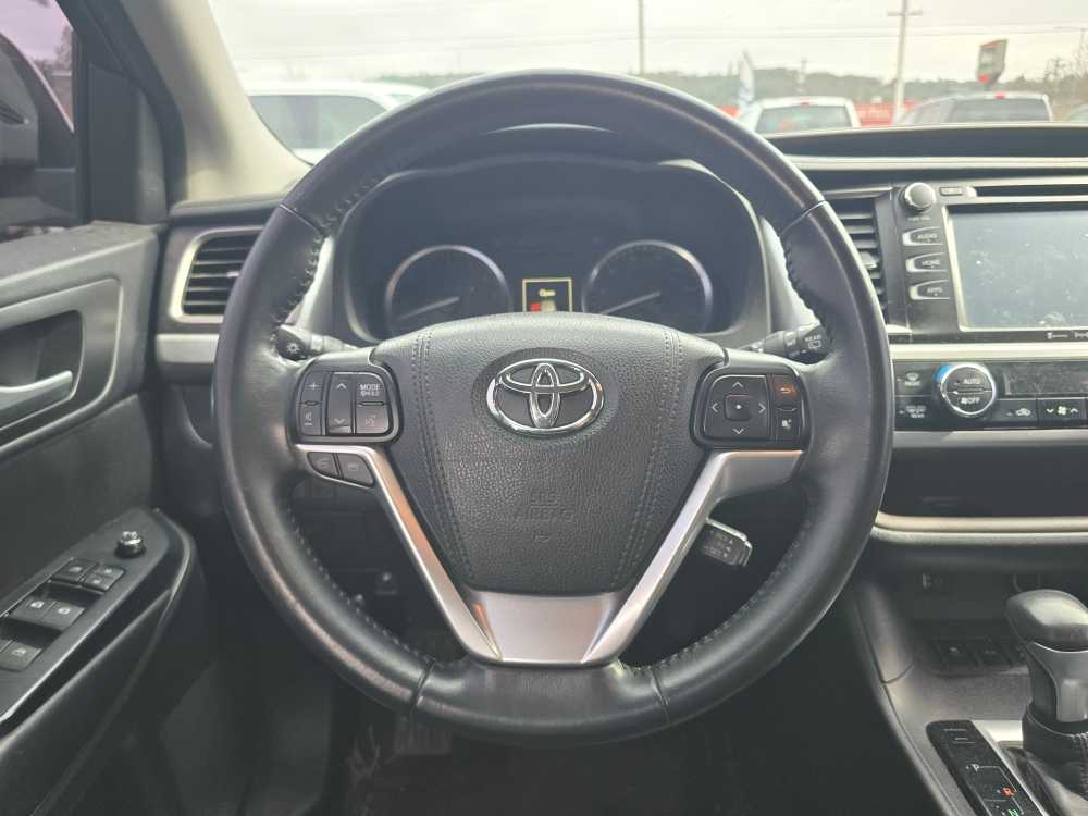 Thumbnail: 2016 Toyota Highlander - 11