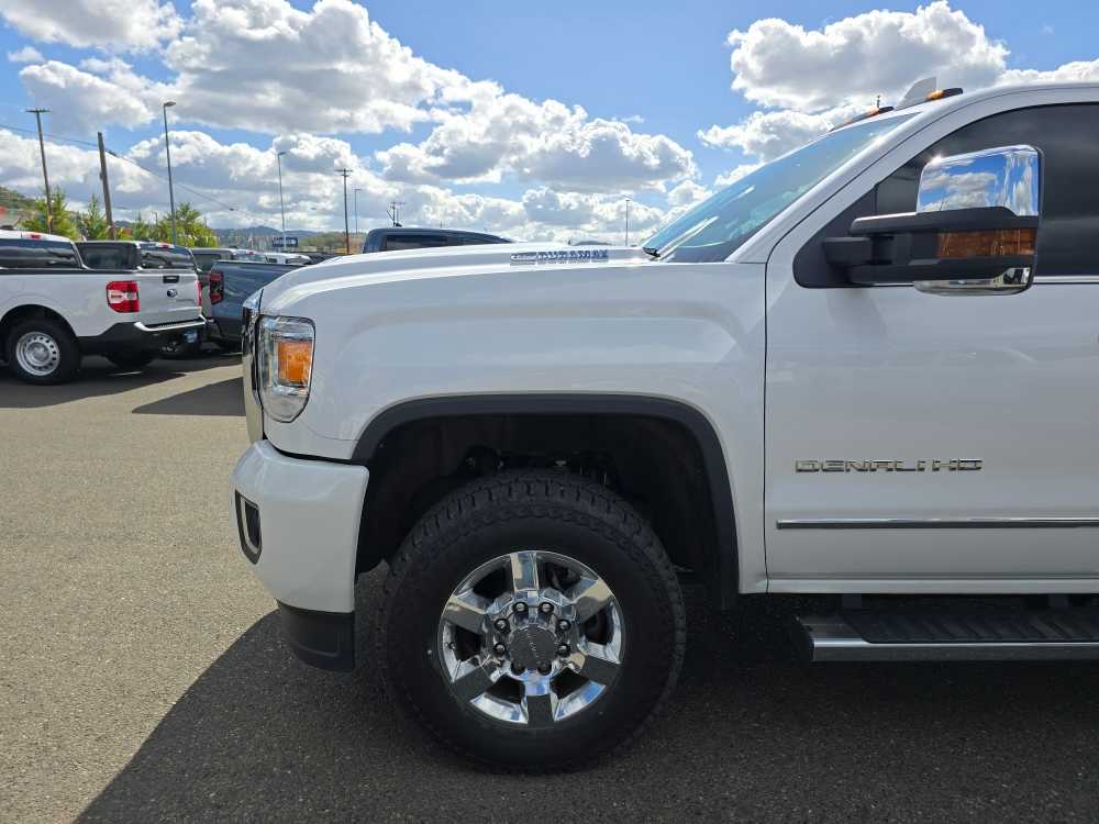Thumbnail: 2019 GMC Sierra 3500 - 18