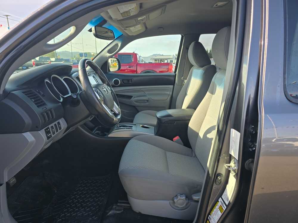 Thumbnail: 2015 Toyota Tacoma - 9