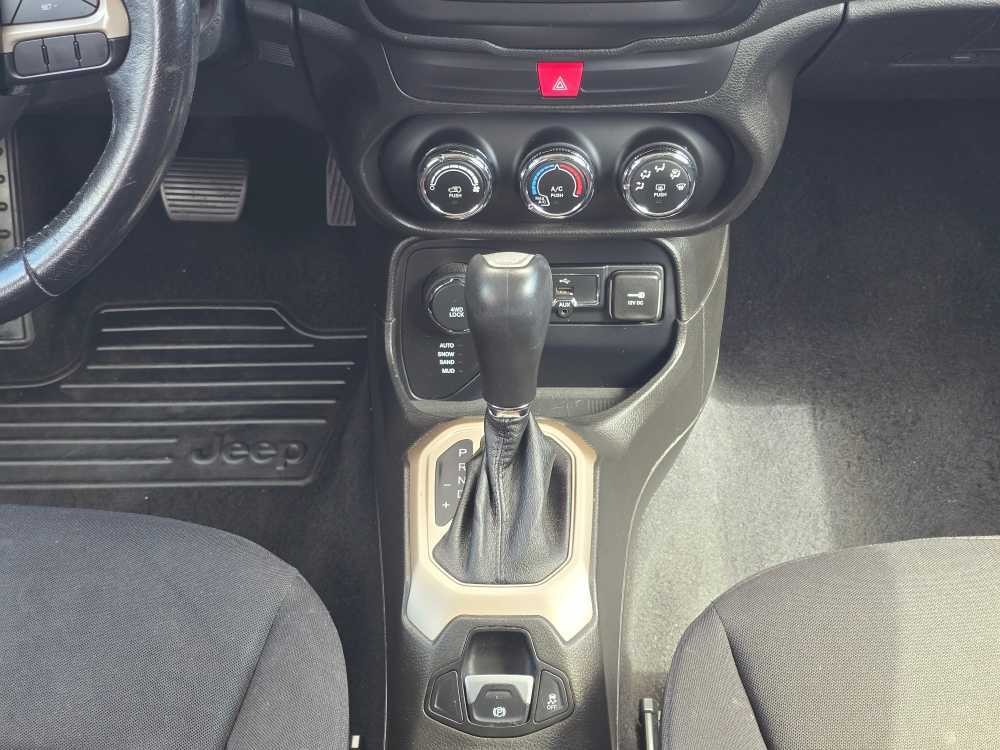Thumbnail: 2016 Jeep Renegade - 13