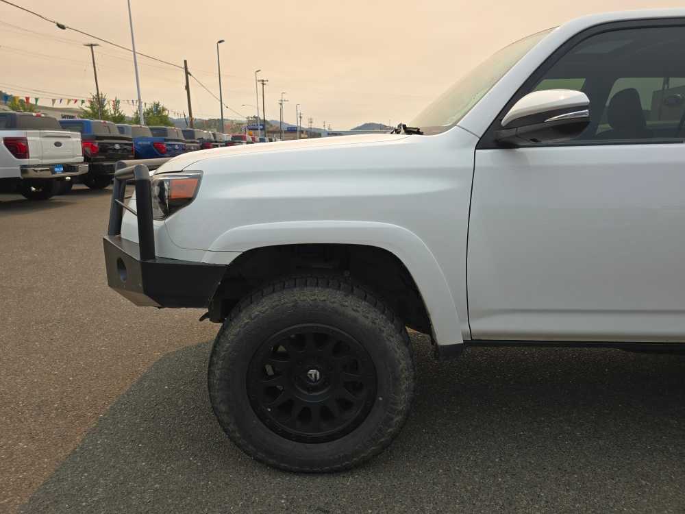 Thumbnail: 2019 Toyota 4Runner - 6
