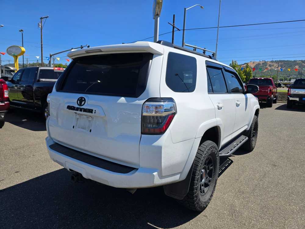 Thumbnail: 2020 Toyota 4Runner - 3