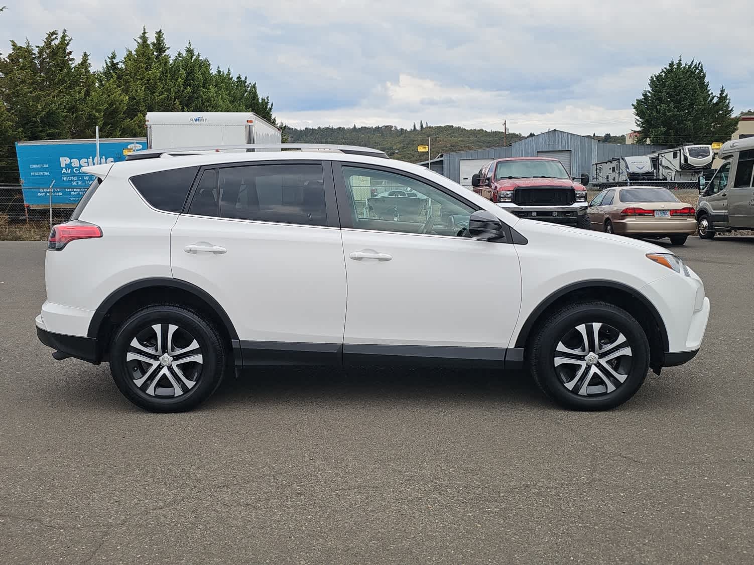 Thumbnail: 2018 Toyota RAV4 - 6