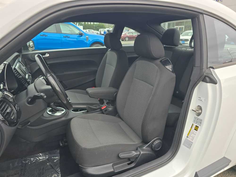 Thumbnail: 2017 Volkswagen Beetle - 11