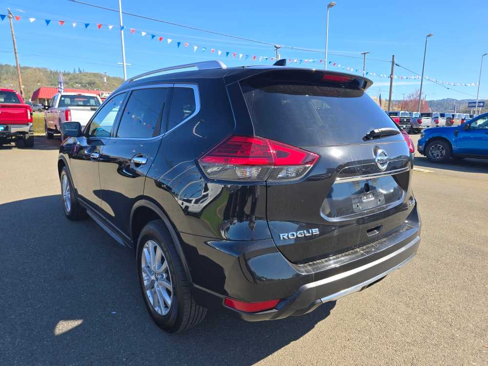 Thumbnail: 2017 Nissan Rogue - 3