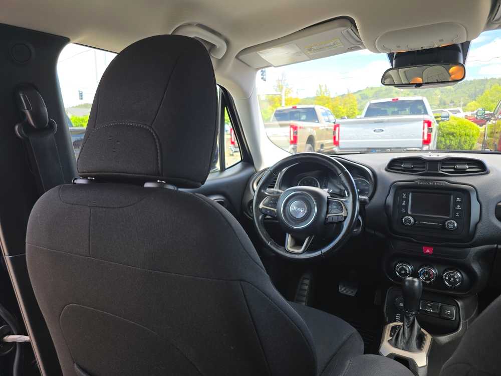 Thumbnail: 2016 Jeep Renegade - 10