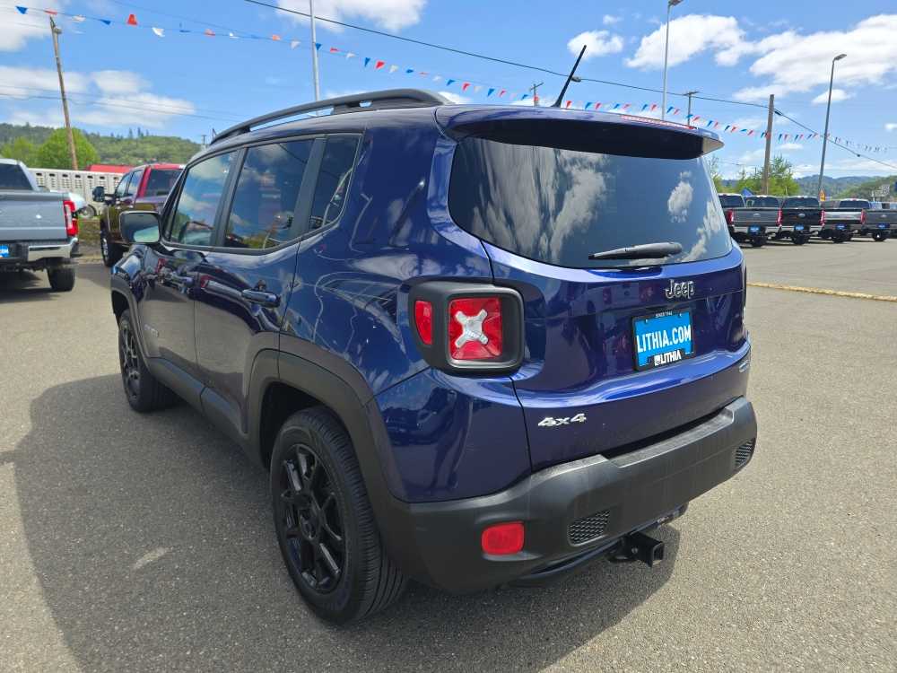 Thumbnail: 2016 Jeep Renegade - 3