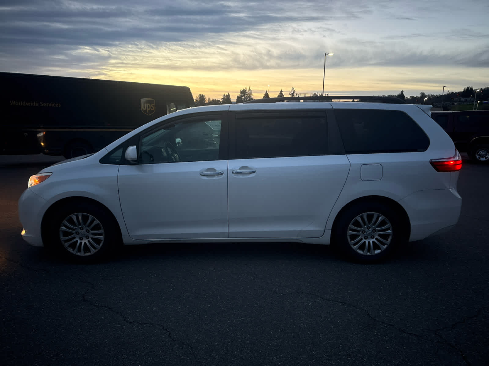 Thumbnail: 2015 Toyota Sienna - 6