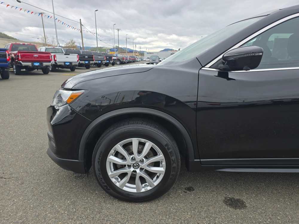 Thumbnail: 2017 Nissan Rogue - 18