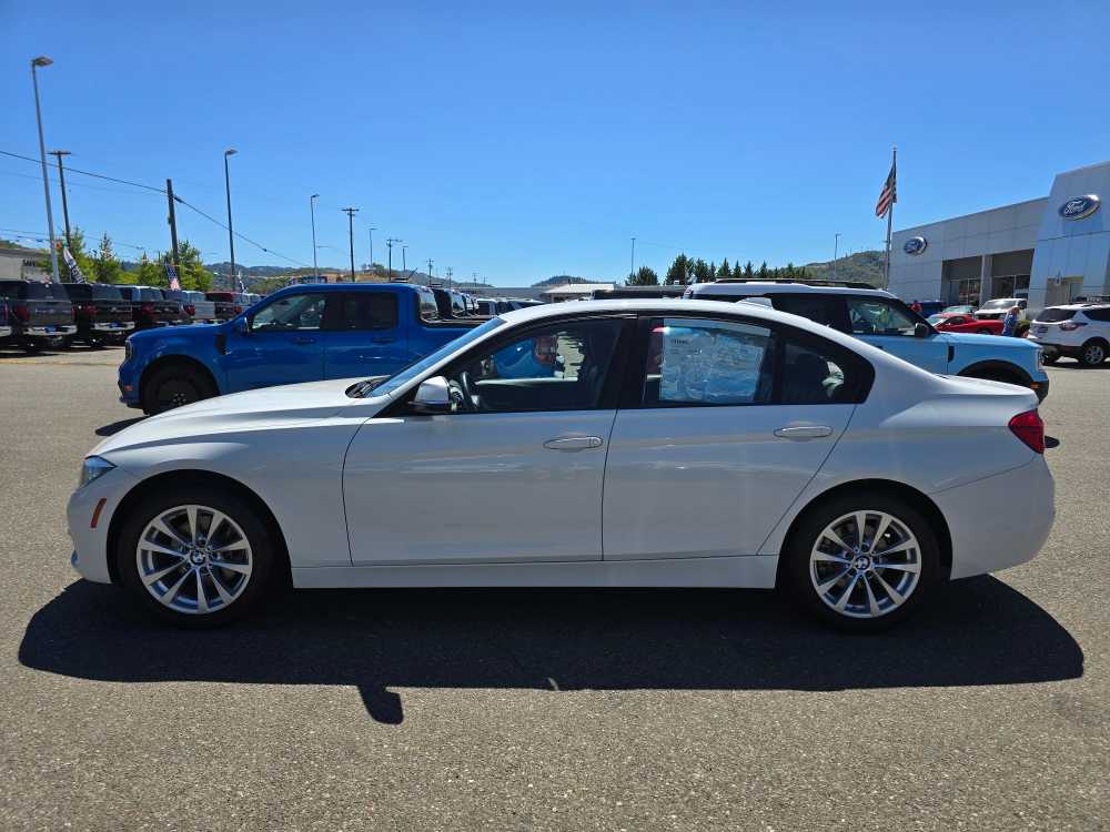 Thumbnail: 2016 BMW 3 Series - 3