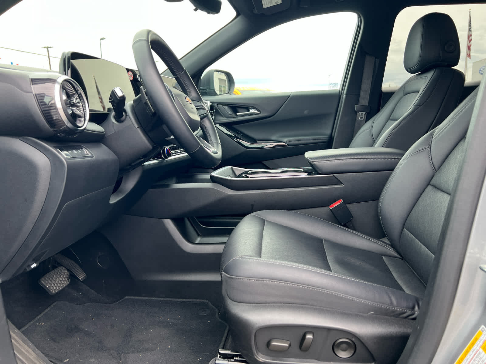 Thumbnail: 2025 Chevrolet Equinox - 10