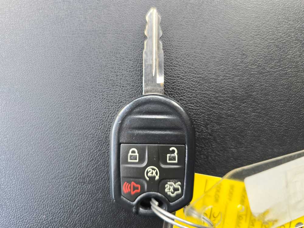 Thumbnail: 2013 Ford Taurus - 21