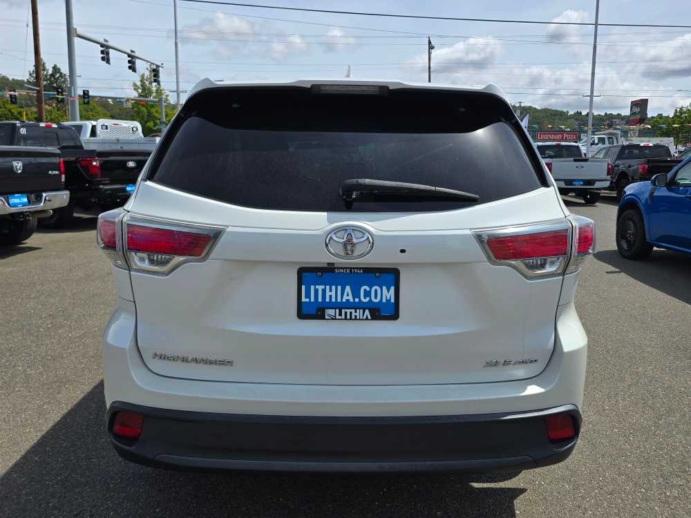 Thumbnail: 2015 Toyota Highlander - 4
