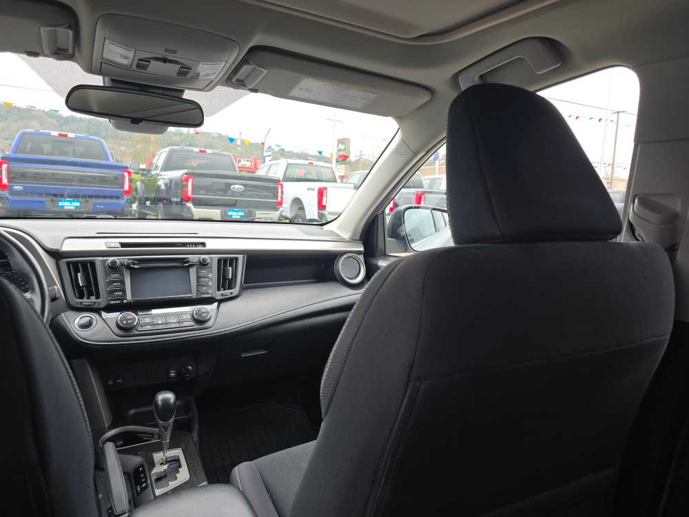 Thumbnail: 2018 Toyota RAV4 - 14