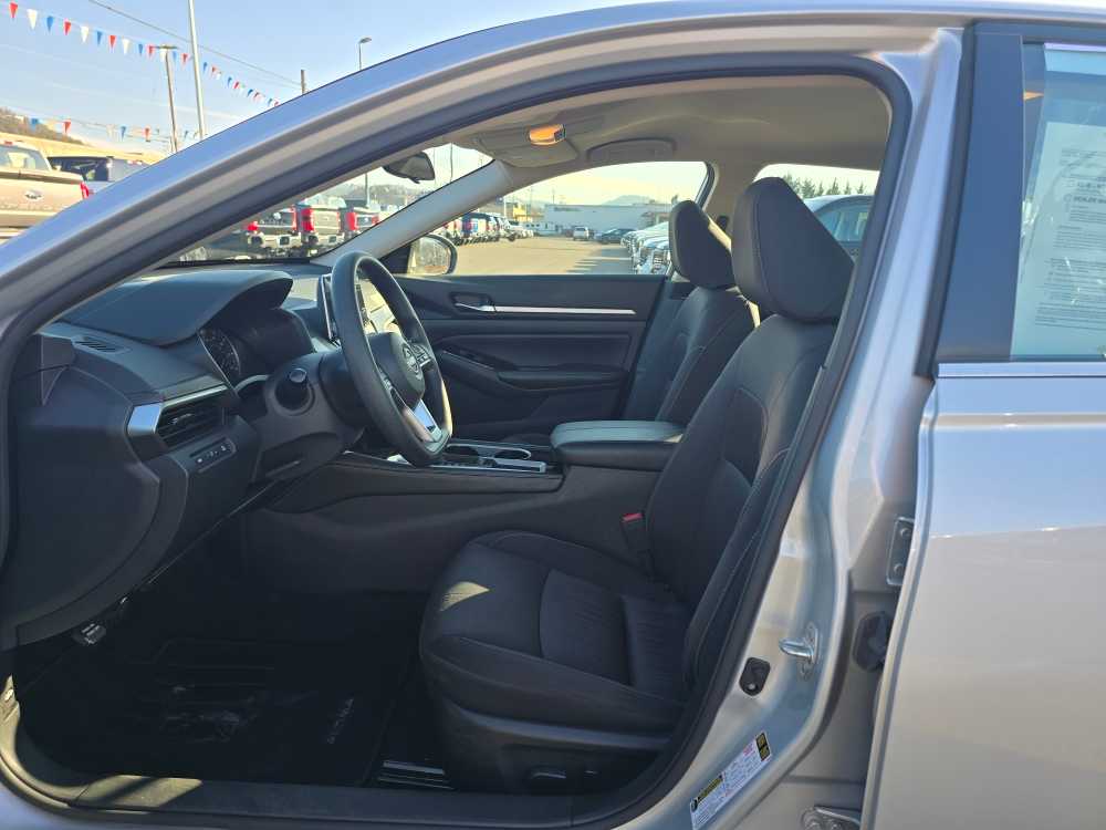 Thumbnail: 2023 Nissan Altima - 9