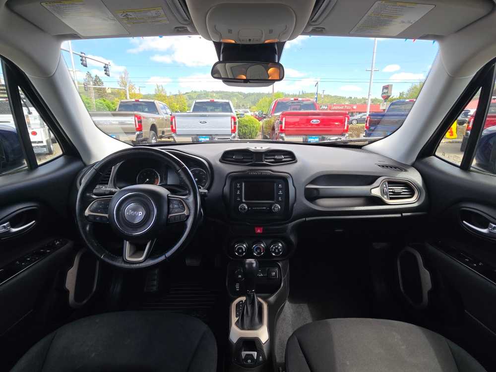 Thumbnail: 2016 Jeep Renegade - 15