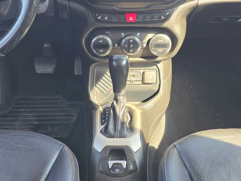 Thumbnail: 2016 Jeep Renegade - 13