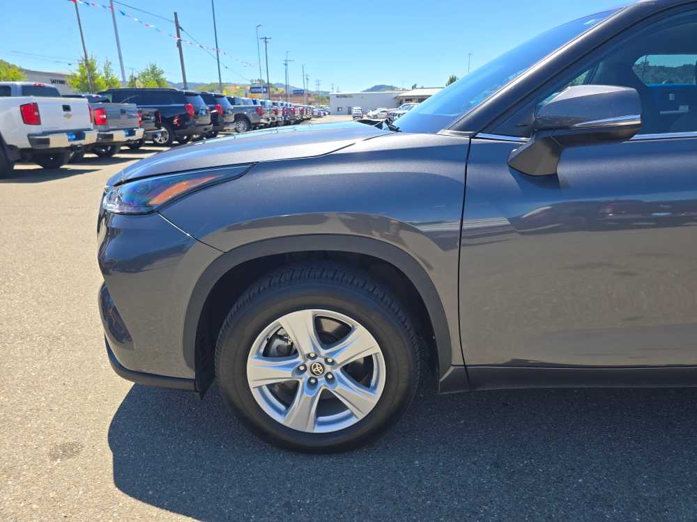 Thumbnail: 2022 Toyota Highlander - 19