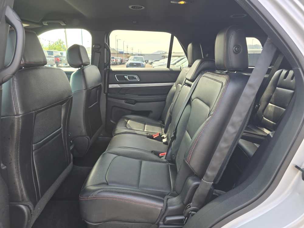 Thumbnail: 2016 Ford Explorer - 16