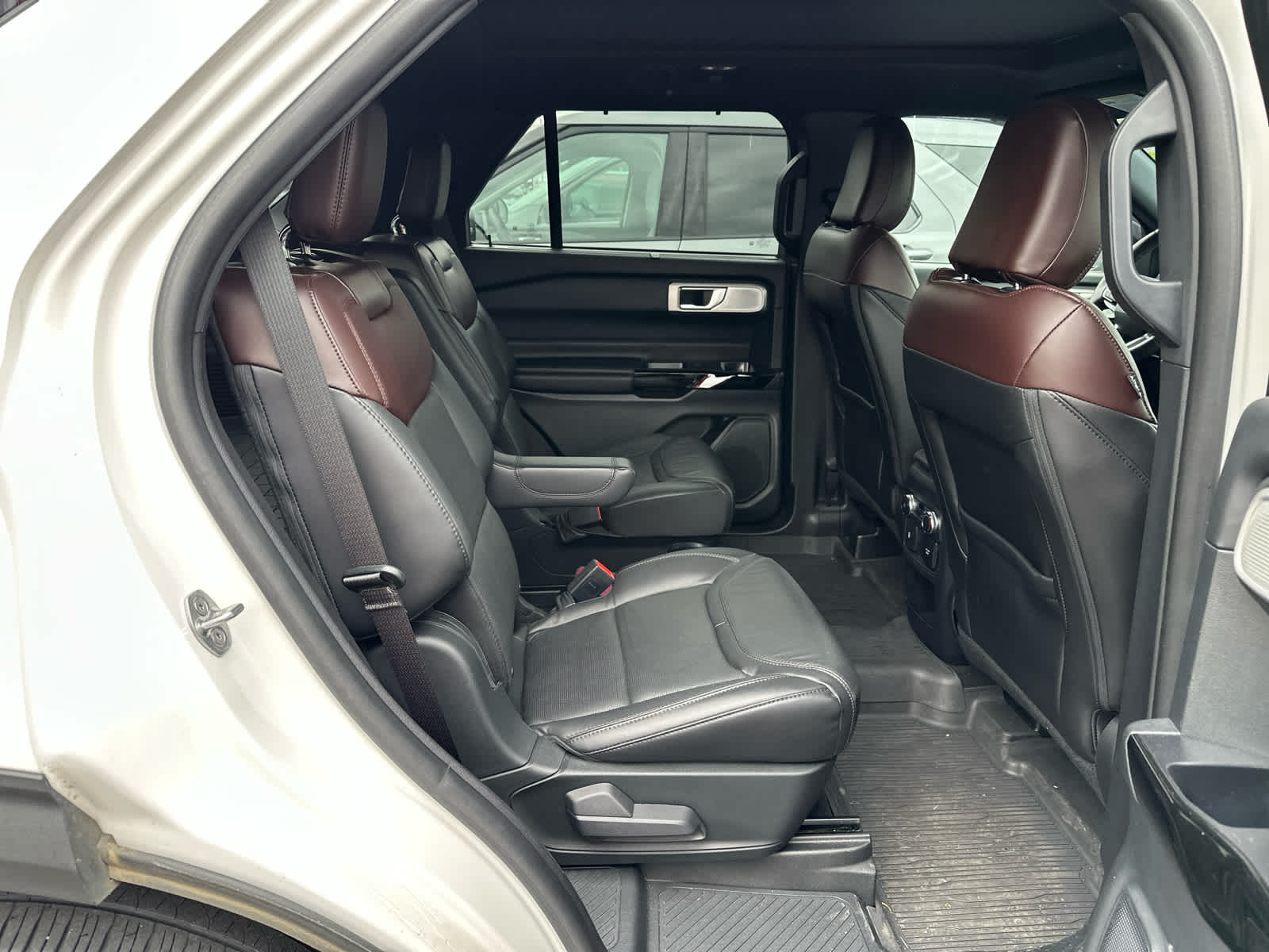 2021 Ford Explorer Platinum 11