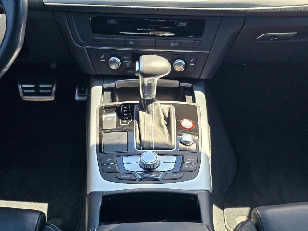 Thumbnail: 2013 Audi S6 - 13