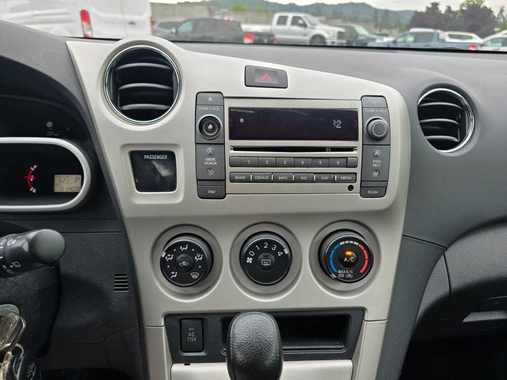 Thumbnail: 2010 Pontiac Vibe - 12