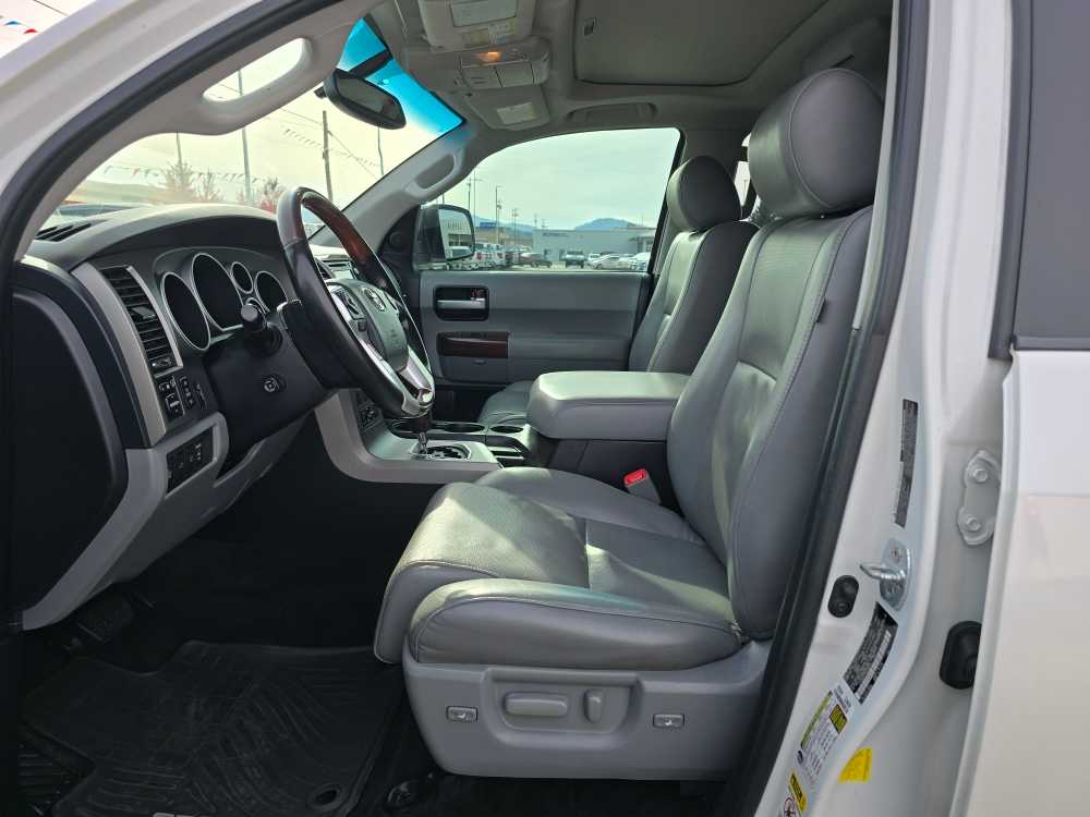 Thumbnail: 2016 Toyota Sequoia - 9