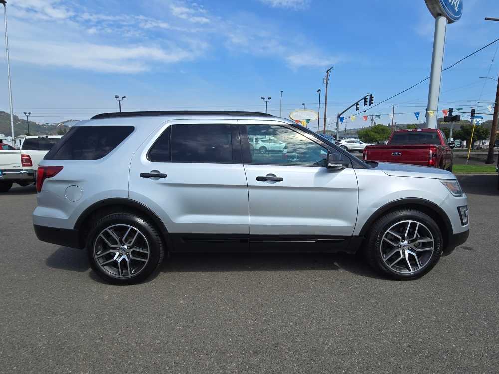 Thumbnail: 2016 Ford Explorer - 6