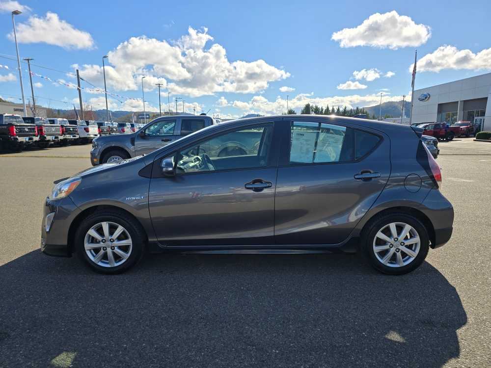 Thumbnail: 2017 Toyota Prius c - 2